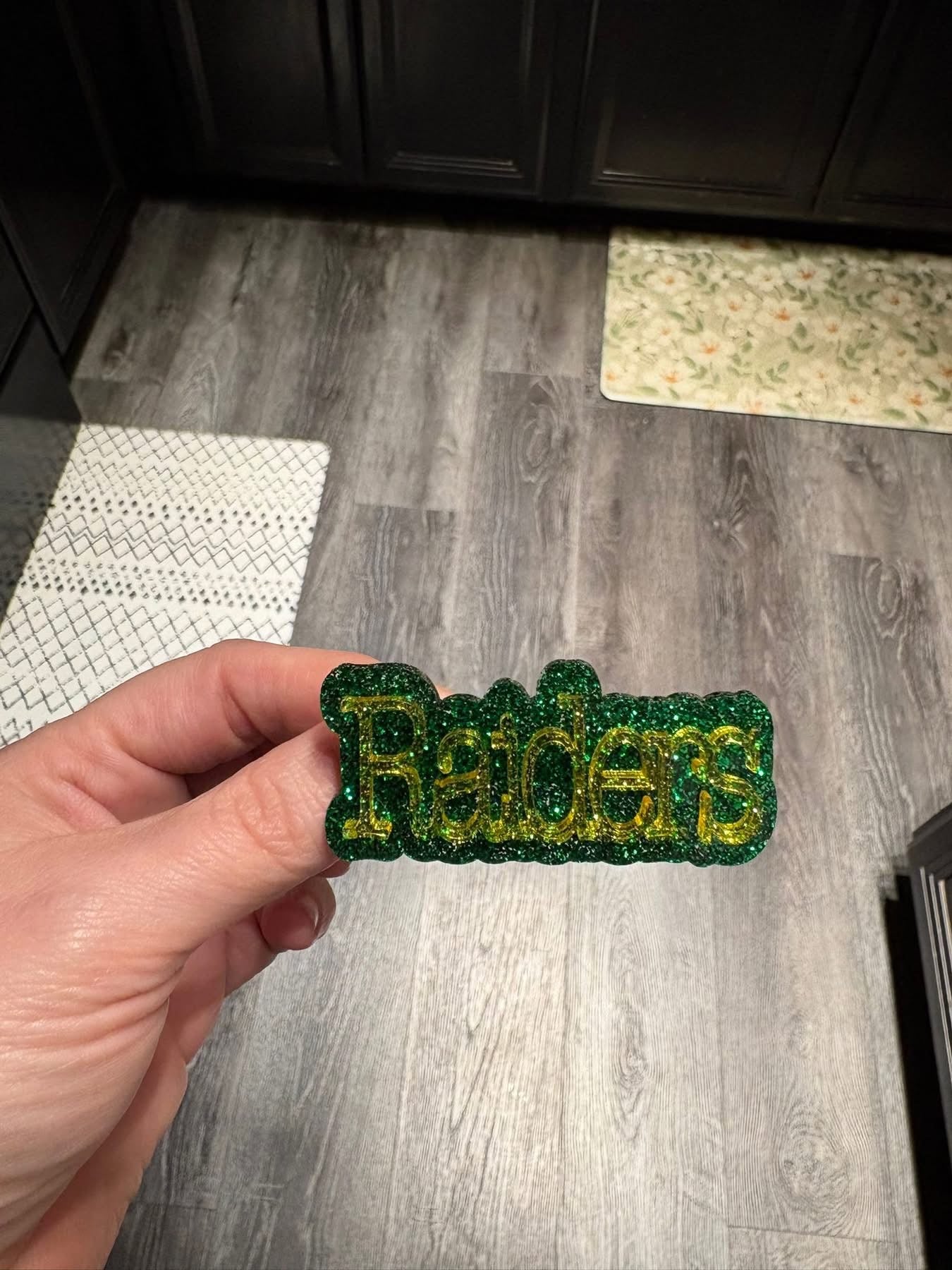 In stock alligator hair clip