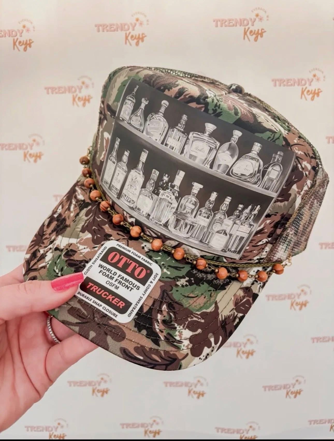 Trucker hat with chain – in stock