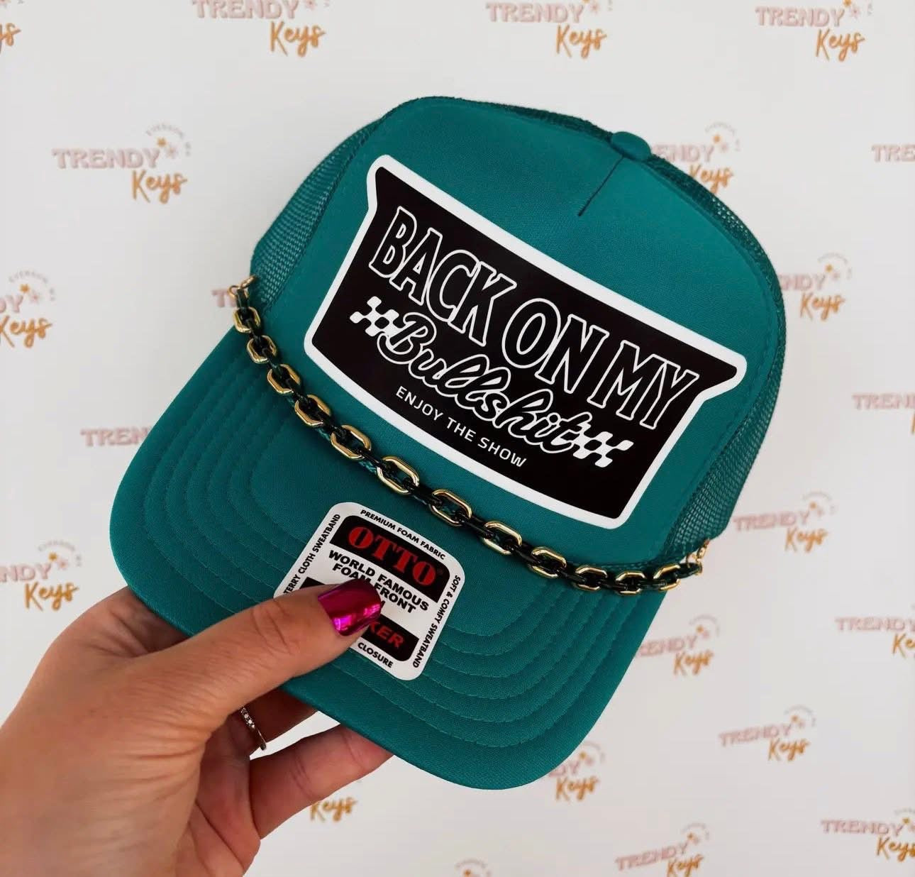 Trucker hat with chain – in stock