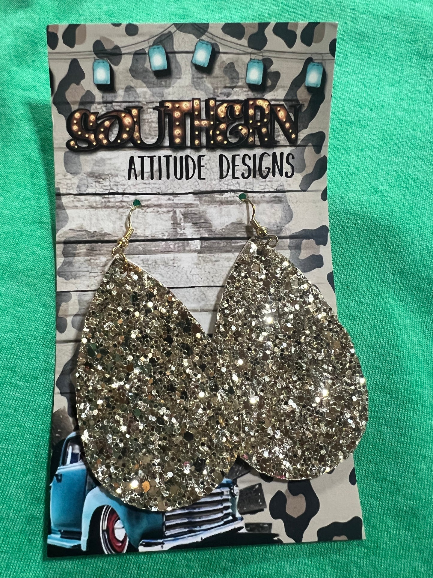 In stock earrings ￼