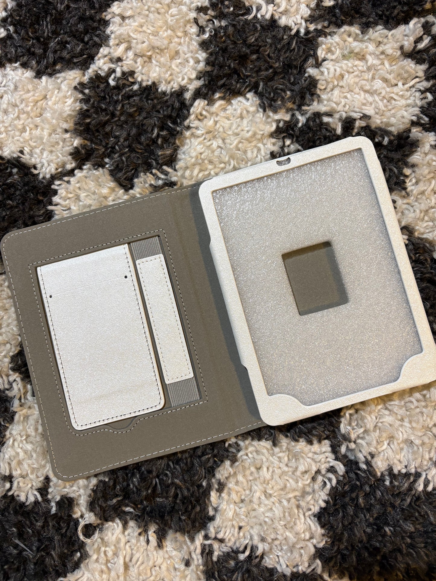 Kindle case in stock ￼