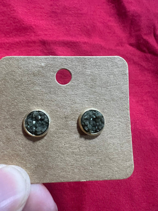 In stock earrings 8mm
