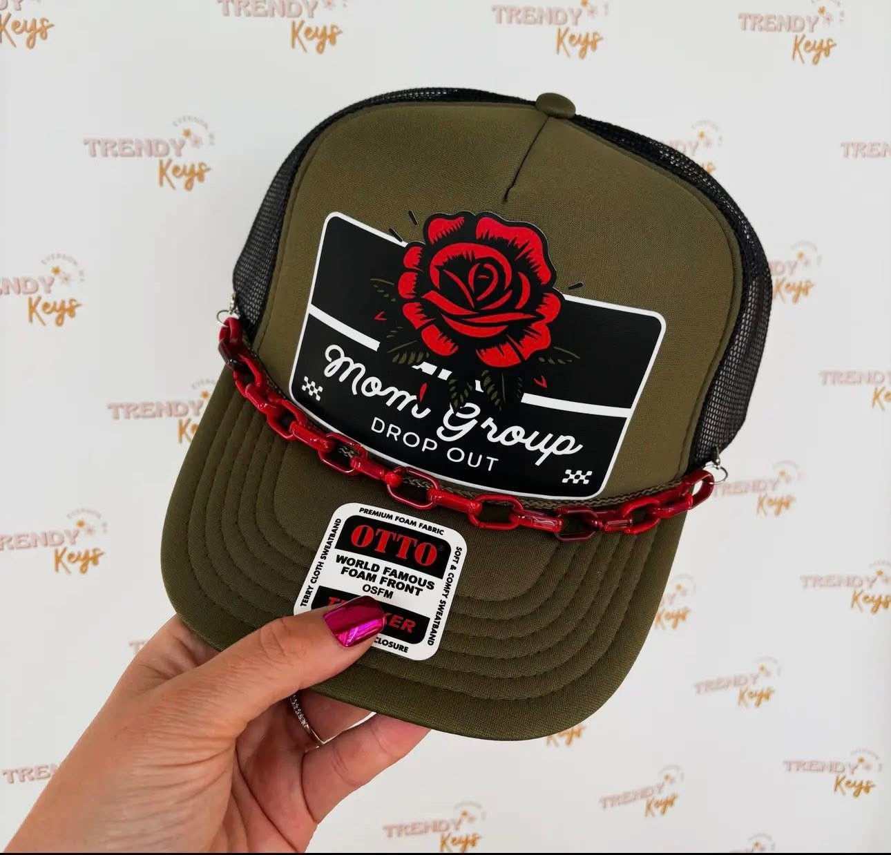 Trucker hat with chain – in stock