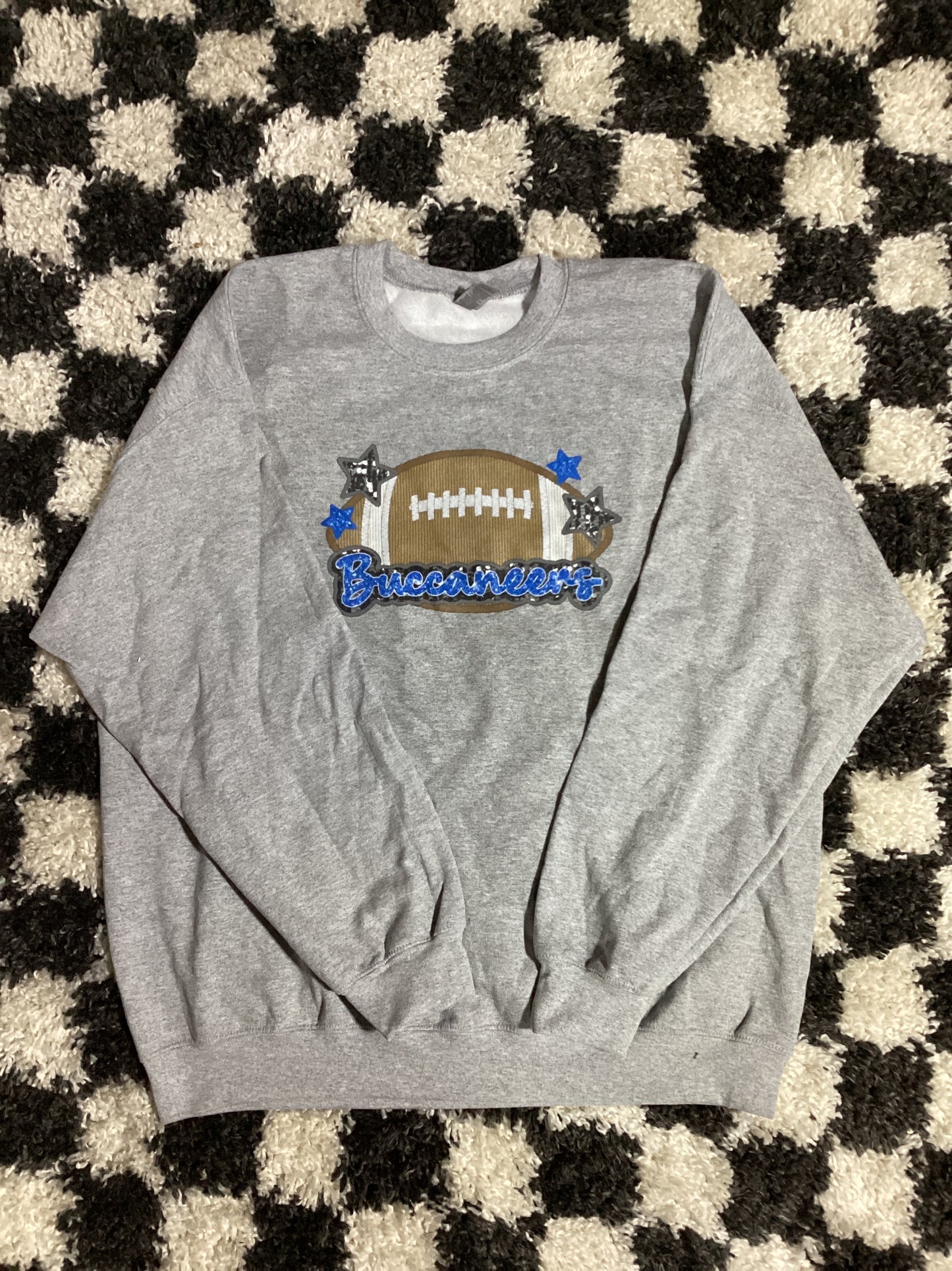 XL  Buccaneers football sweatshirt – in stock