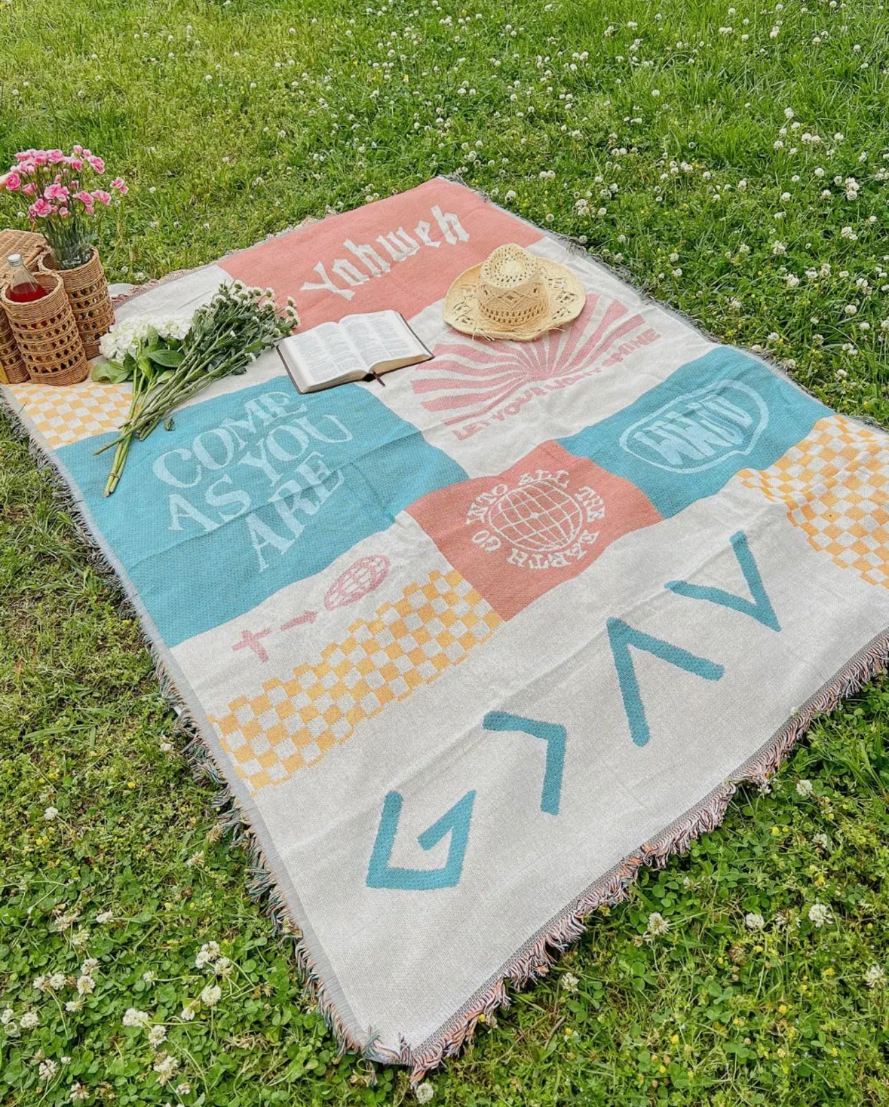 PATCHWORK THROW BLANKET