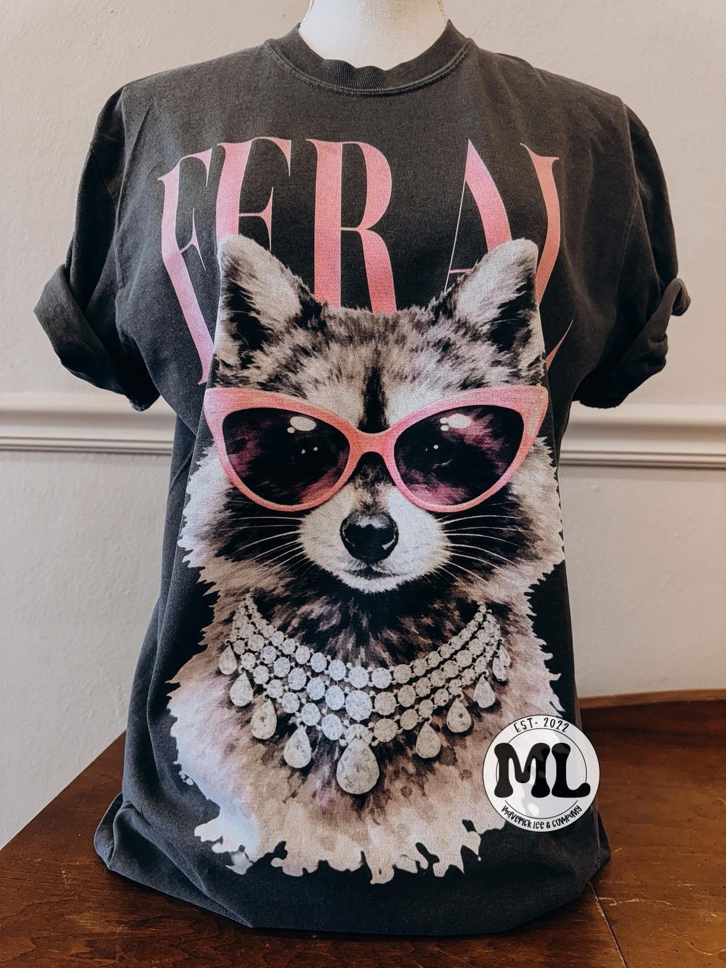 Feral raccoon- 🦝 Oversized print