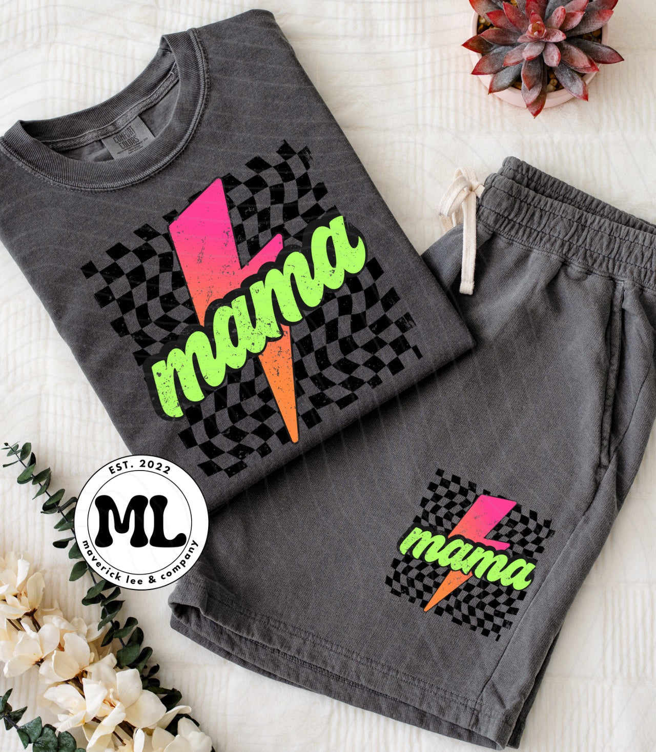 Mama checkered bolt - Comfort color Tee and Shorts set