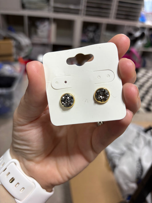 In stock earrings 8mm